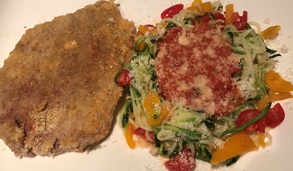 Schnitzel mit Gemüsespaghetti Low Carb