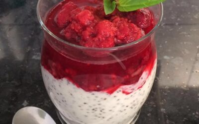 Chiasamen-Pudding mit Himbeeren – Kohlenhydratarm